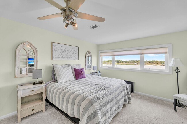 Building Photo - Coastal Living in the Heart of Folly Beach