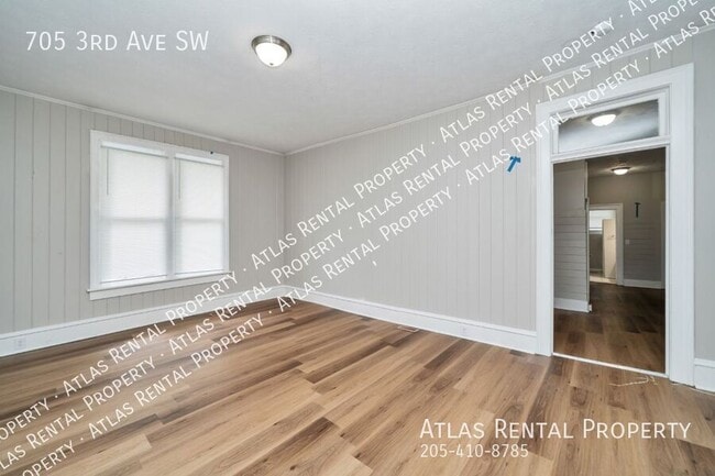 Building Photo - 705 3rd Ave SW