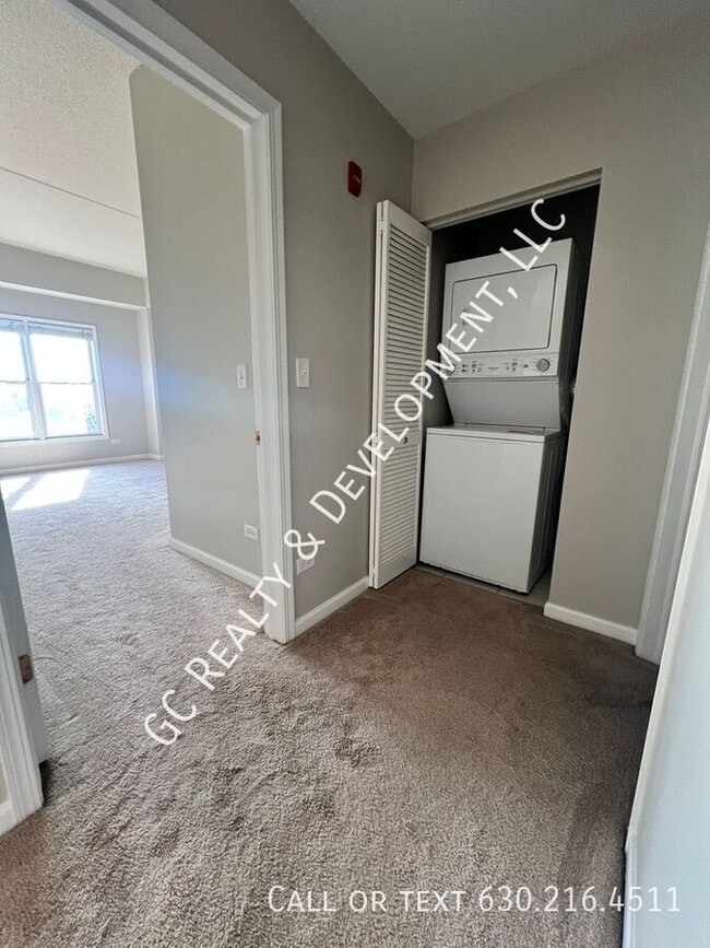 Building Photo - 125 Lakeview Dr
