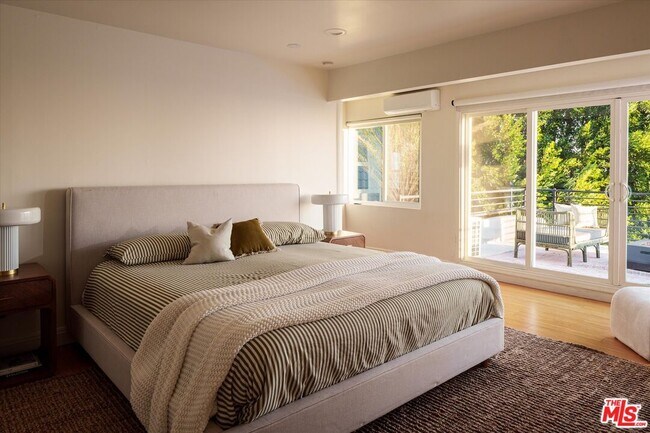 Building Photo - 8464 Cole Crest Dr