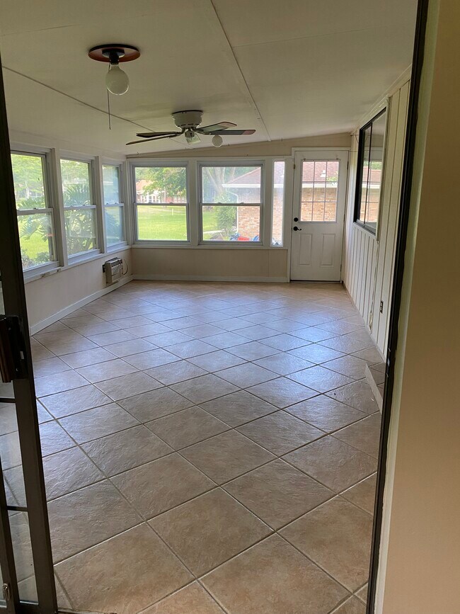 Building Photo - 56105 Diamondhead Dr E