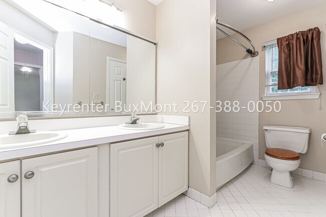 Building Photo - Makefield Glen 2-bedroom, 1.5-bath townhome