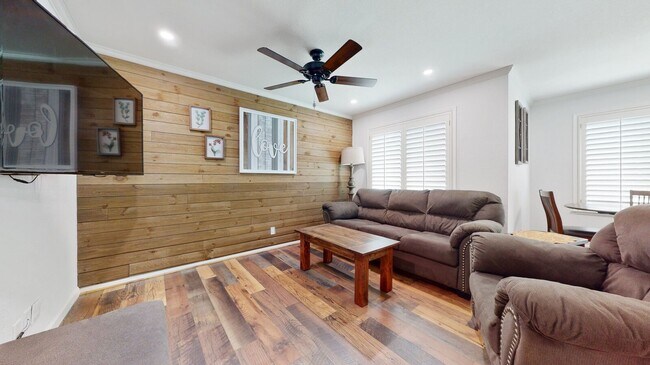 Building Photo - Charming 2-bedroom in Redwood Shores - $3,995/mo