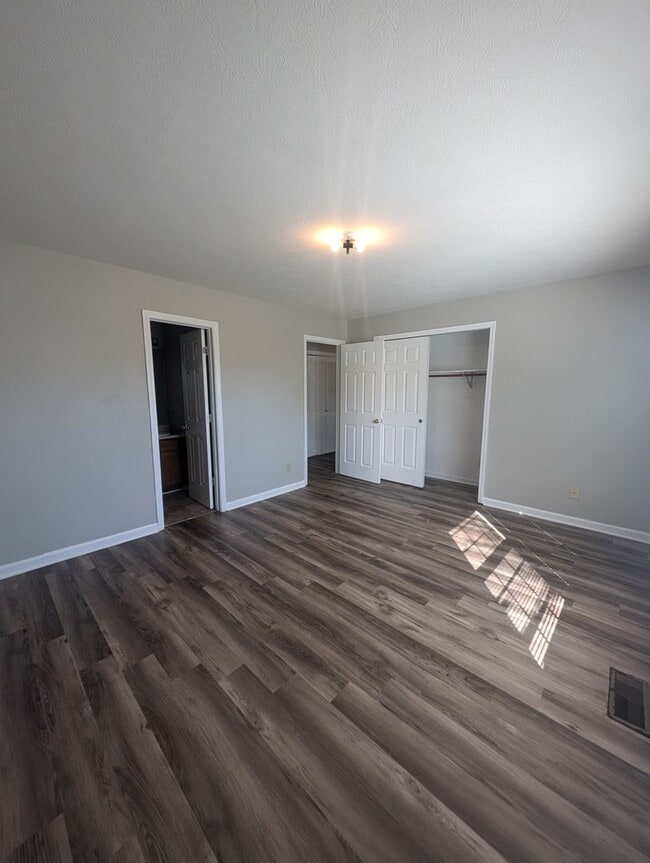 Building Photo - Quiet 2 bed 2 bath duplex home in Franklin!