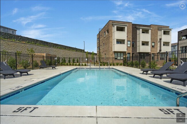 Building Photo - 732 Inspiration Blvd