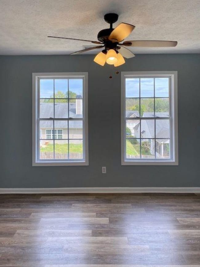 Building Photo - Beautiful Home!