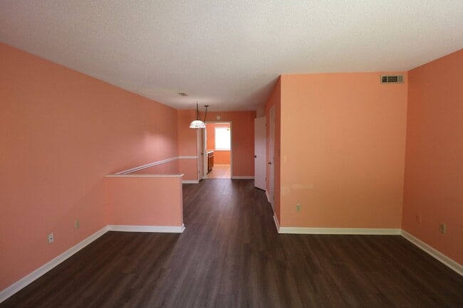 Building Photo - 171 Forest View Dr