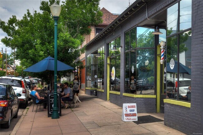 Building Photo - Unbeatable Sunnyside Location!