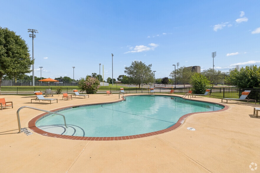 Pool - Ashton Heights Apartments