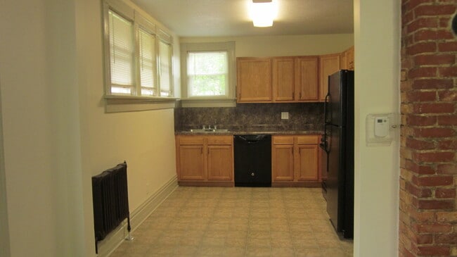 Building Photo - 209 W Dewald St