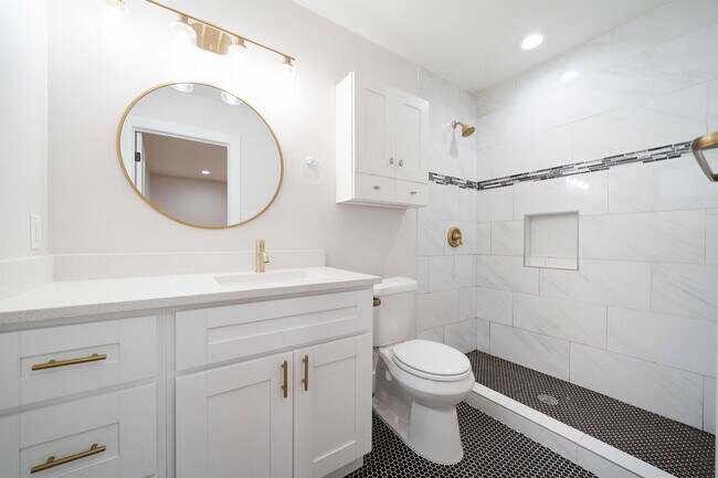 Building Photo - 2515 Berkett Dr