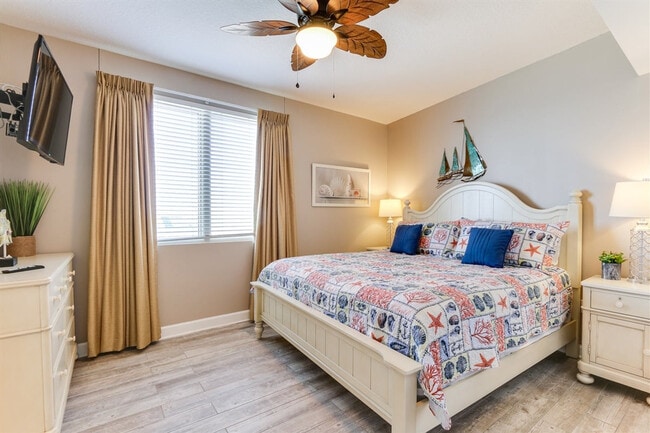 Building Photo - 9900 S Thomas Dr