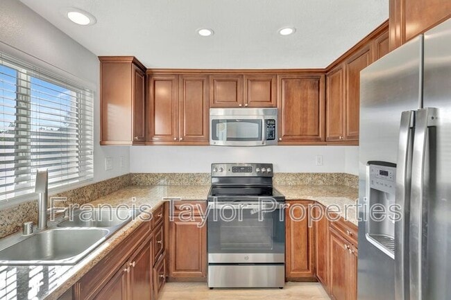 Building Photo - 2882 Andover Ave