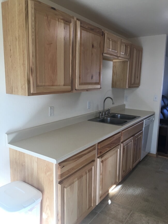 Building Photo - Beautifully Appointed Furnished One Bedroom Condo