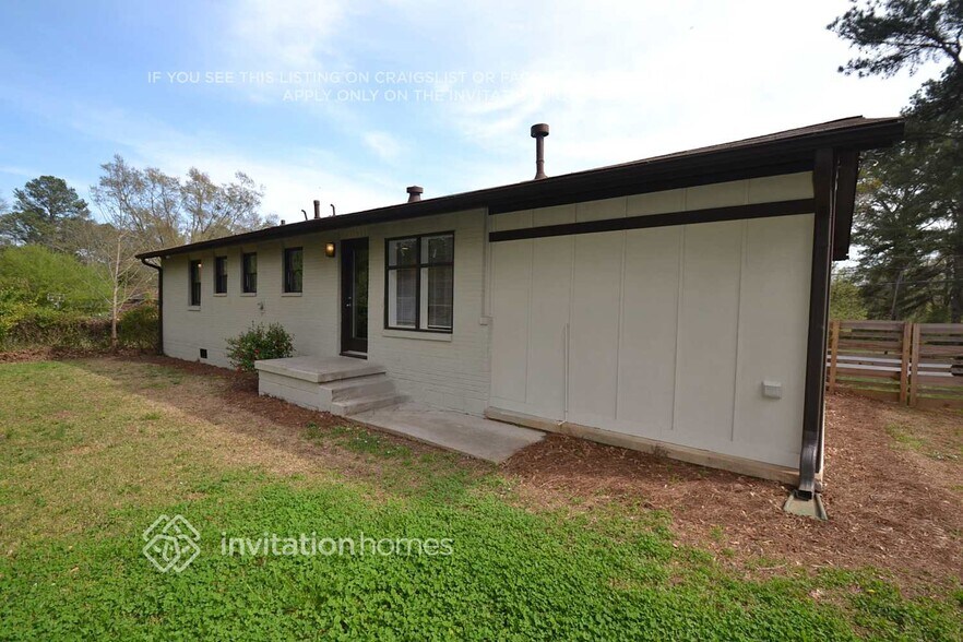 Building Photo - 2020 Rodeo Ct SE
