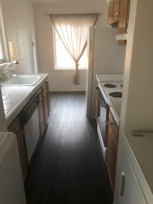 Building Photo - Lisa Johnson Duplex (LJ)