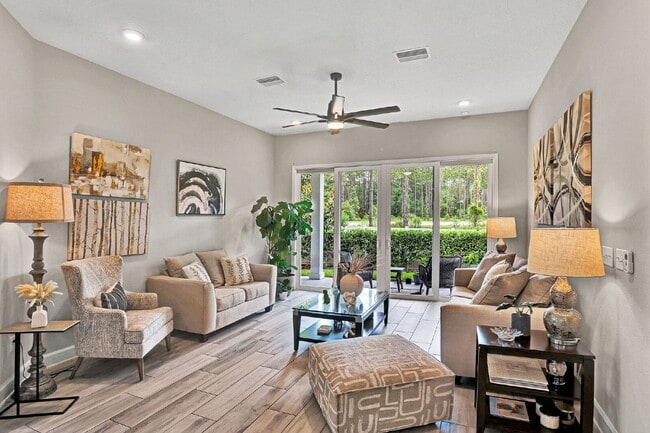 Building Photo - Like New Luxury Home For Rent In St. John County.