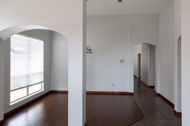 Building Photo - 1524 Jessica Ln