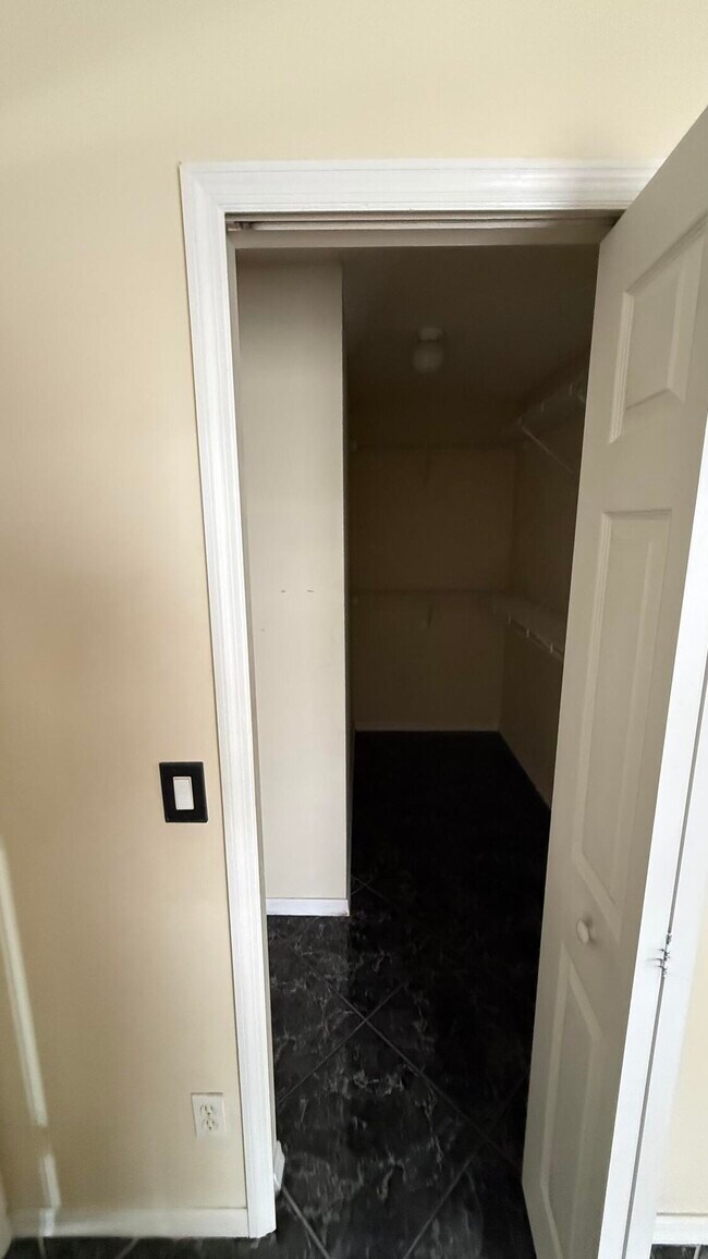 Building Photo - 5529 NW North Lundy Cir