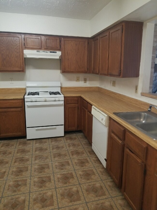 Building Photo - 7902 Arbor Glen Rd