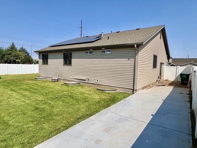 Building Photo - 3518 E Pearce Dr