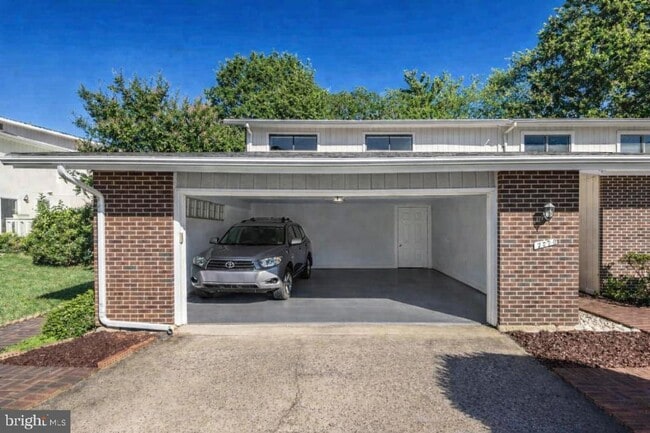 Building Photo - 7220 Vistas Ln