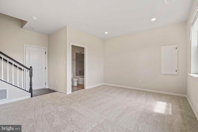 Building Photo - 808 Creekway Dr