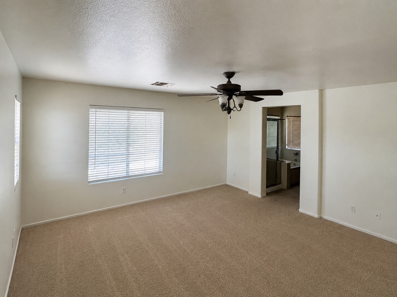 Building Photo - 1153 Maple Pines Ave
