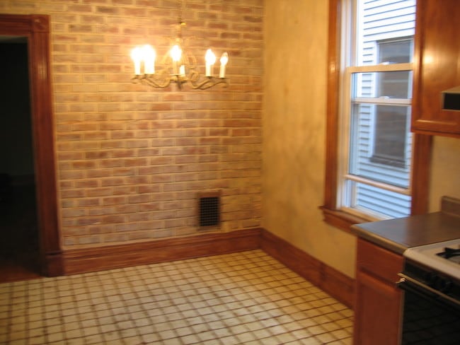 Building Photo - 719 Savannah Ave