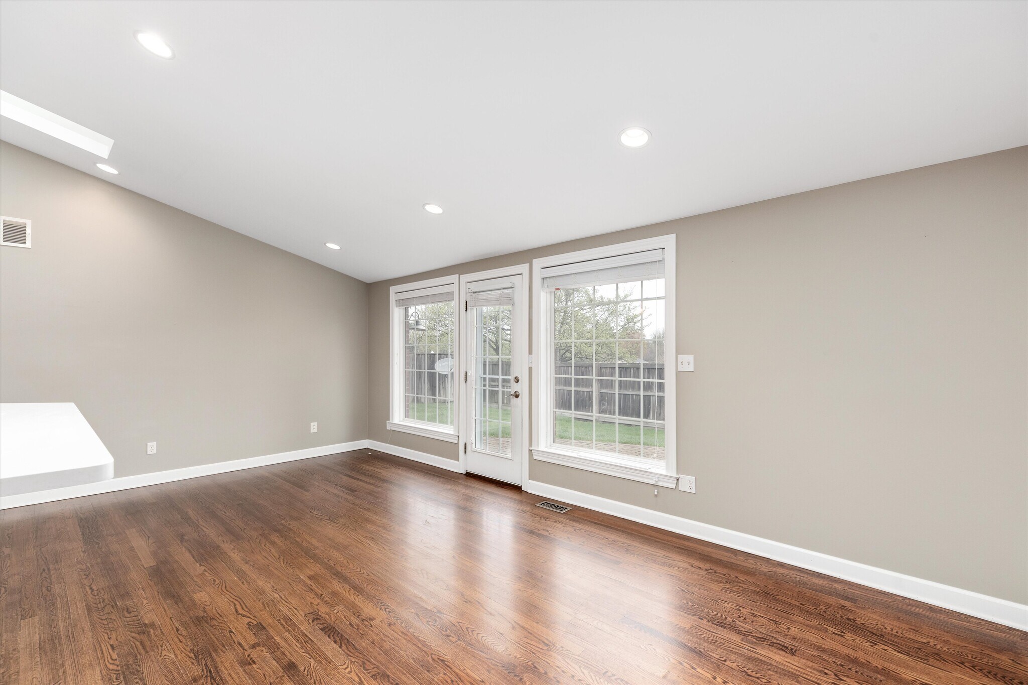 Building Photo - 854 Brooklawn Dr