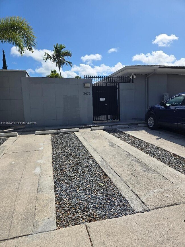 Building Photo - 3475 SW 1st Ave