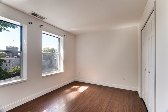 Building Photo - 289 Essex St