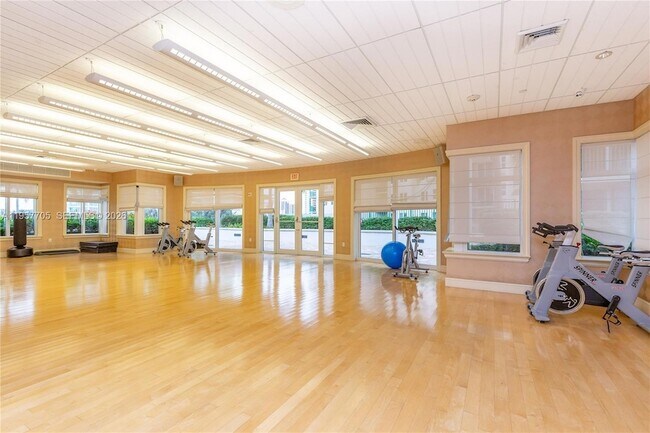 Building Photo - 20000 E Country Club Dr