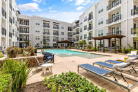 Building Photo - Lakeside Urban Center