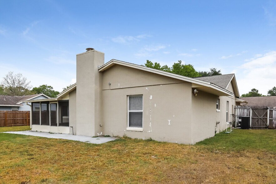 Building Photo - 8129 Cloverglen Cir
