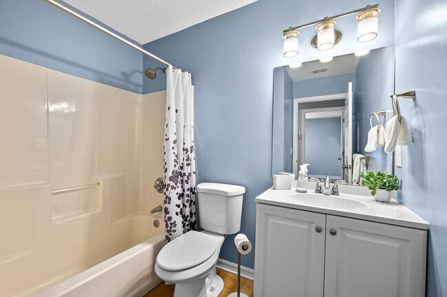 Building Photo - 20 Pearl St