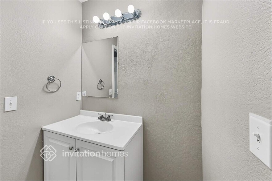 Building Photo - 9829 Kenton Cir