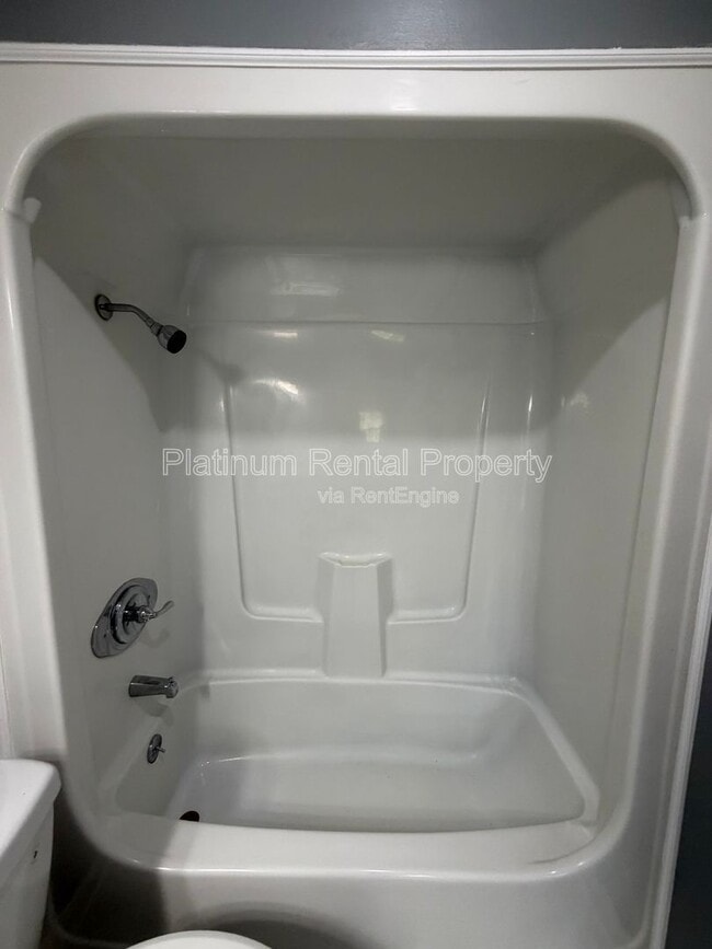 Building Photo - 1492 Waverly Way