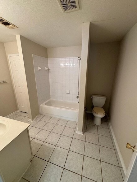 Building Photo - 9205 Lenox Dr