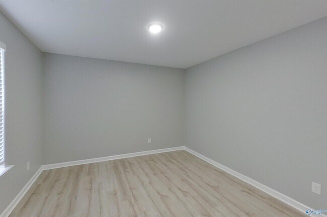 Building Photo - 394 Angela St