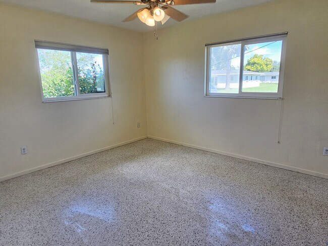 Building Photo - 264 Glen Oak Rd