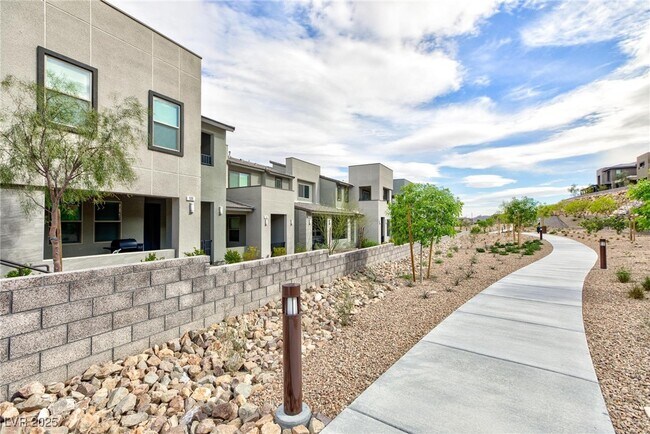 Building Photo - 527 Sonoma Range St