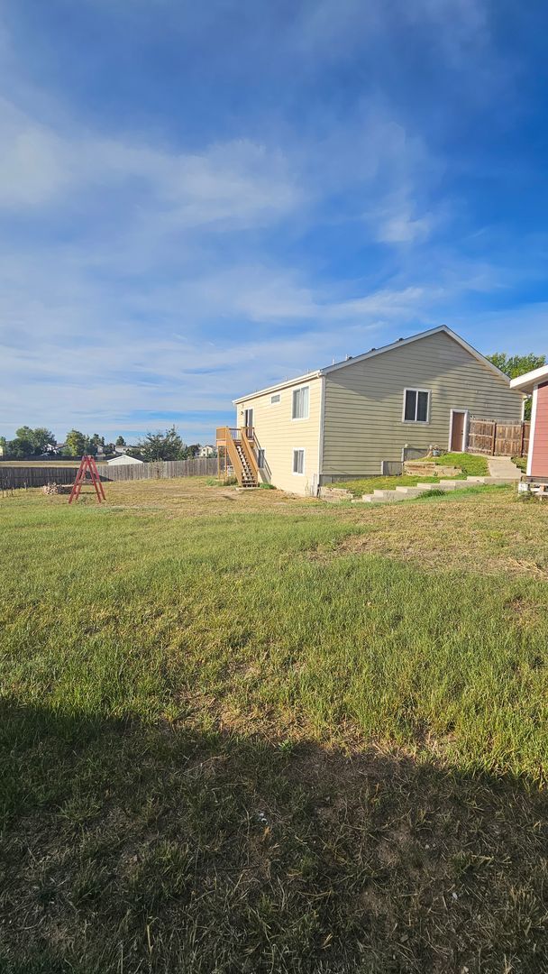 Building Photo - $2700 | 4BR/2.5BA | Pet Friendly House wit...