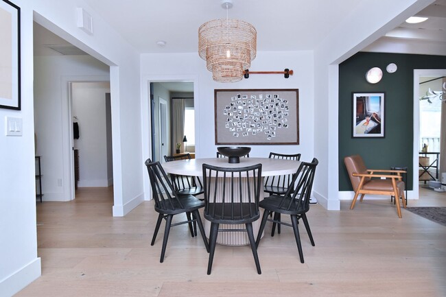 Building Photo - Stunning Spanish Home