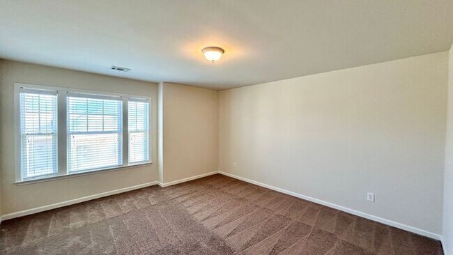 Building Photo - Alpharetta 4 Bedroom-3 Bathroom, Granite Counters, Stainless Appliances, Hardwoods