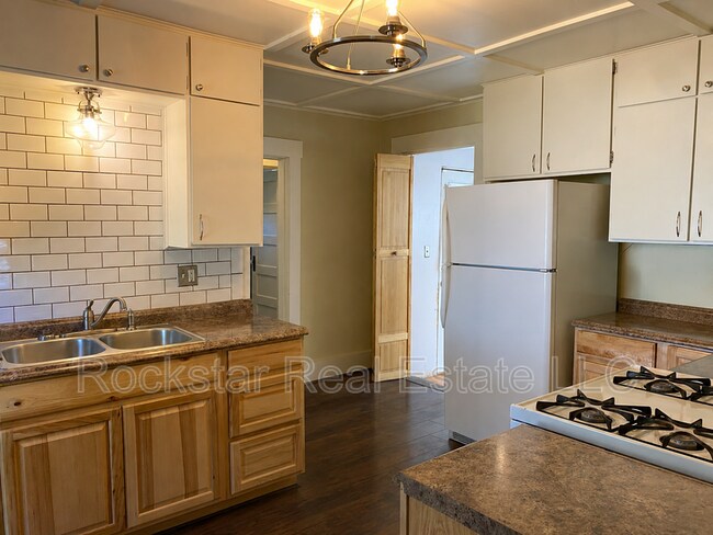 Building Photo - 717 S Ferrall St