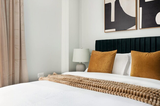 Building Photo - 240 W 73rd St