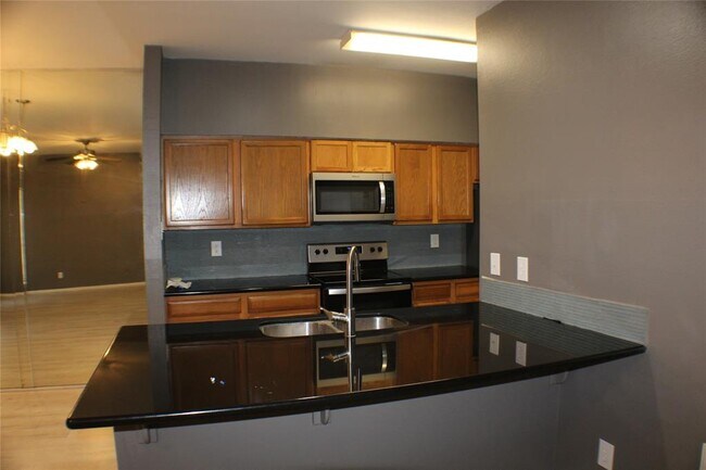 Building Photo - 7342 Regency Square Ct