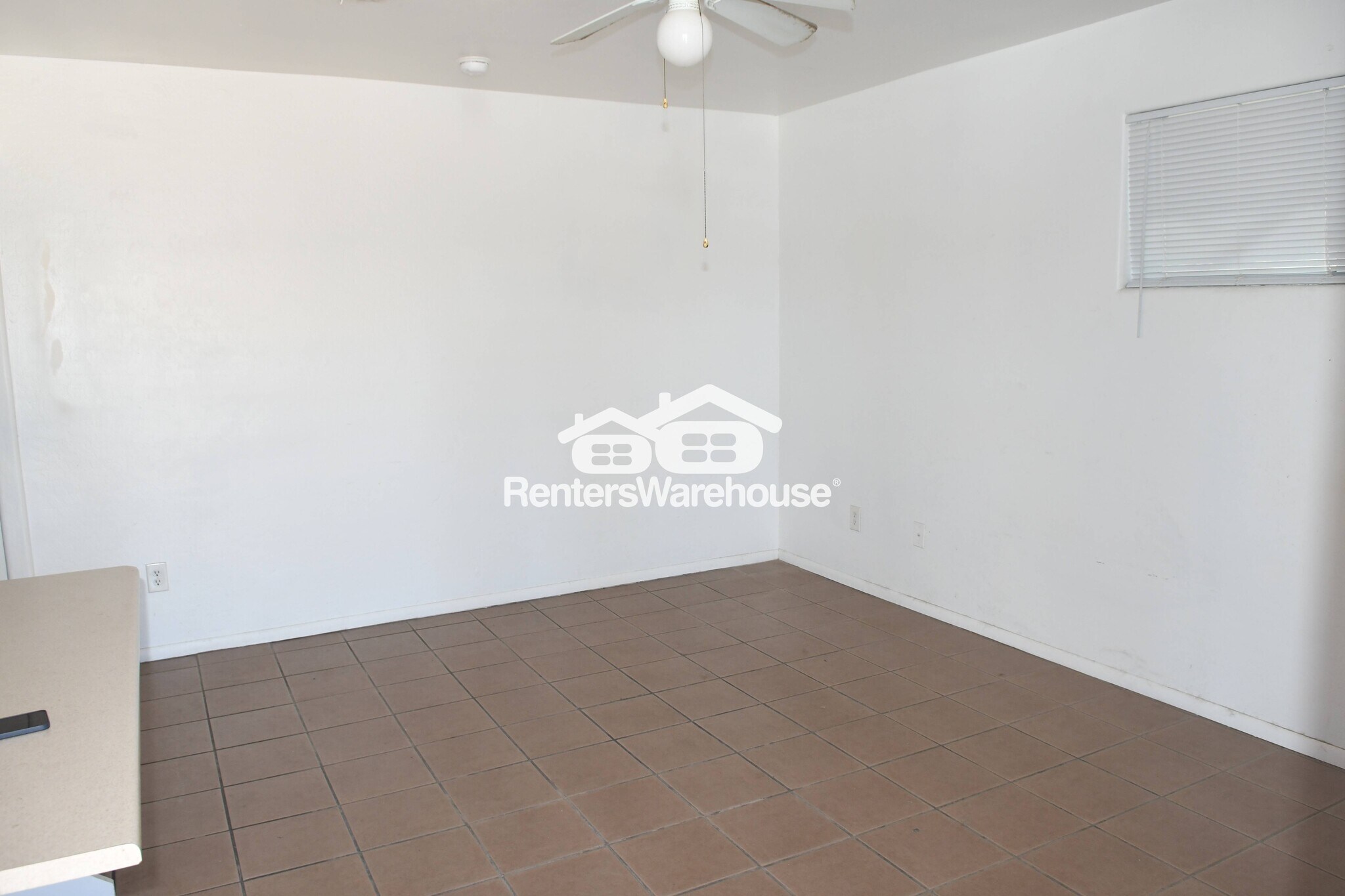 Building Photo - 729 E Mission Ln