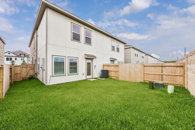 Building Photo - 2207 Salinas Dr